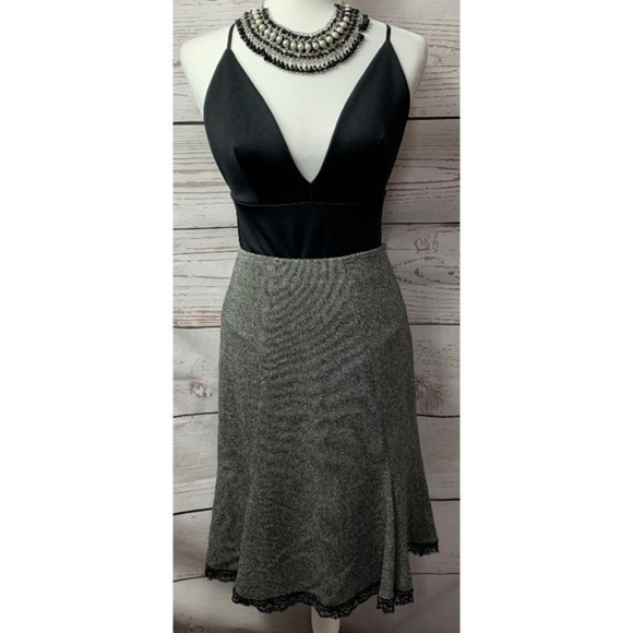 Harold’s Wool Lace Hem Detail Knee Length Skirt - Picture 2 of 7